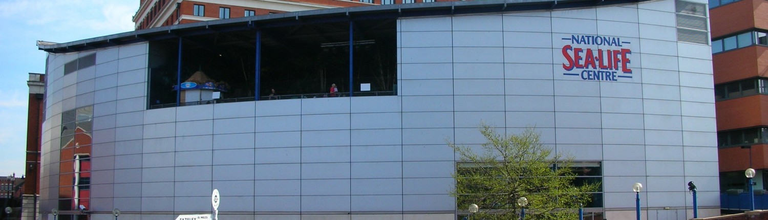 National_Sea_Life_Centre_and_BCN_canal,_Birmingham